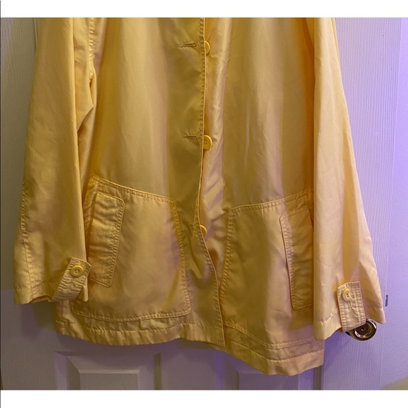 yellow rain jacket - Picture 2 of 4